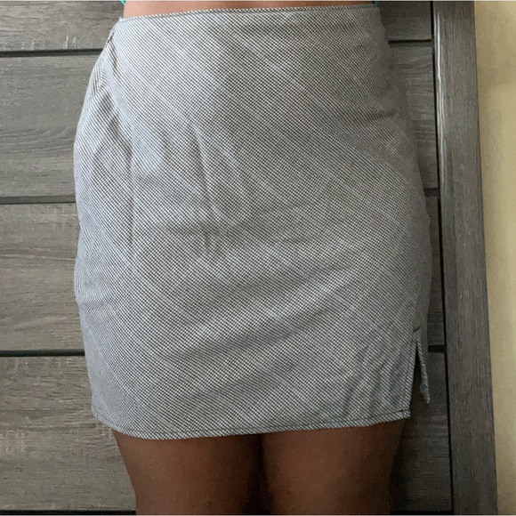 Abercrombie & Fitch Gray Mini Skirt - Picture 1 of 4